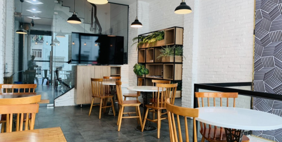 Cho thuê Mt KD Trần Quang Khải, Q1. Dt 10x10, 3 tầng. Làm CF, quán ăn, showroom.