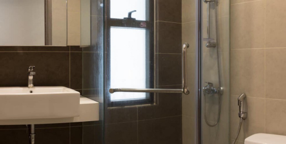 Bán nhà 5 tầng Huỳnh Văn Bánh. 5x20m, giá 13,9 tỷ - 95 m2.