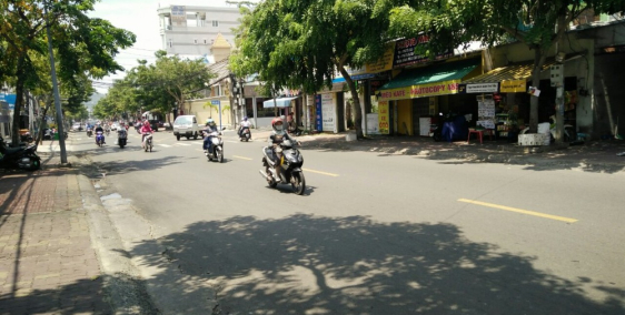 Cho thuê nhà mặt tiền đường Trương Công Định 1 trệt 3 lầu sd 350m2