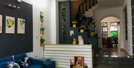 cần cho thue nhà nguyên căn 1 trệt 2 lầu full nội thất.Lh 0905301339