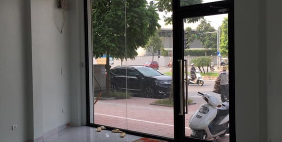 Cho thuê nhà riêng Nguyễn Văn Cừ 40m2x5 có tháng máy 4m mặt tiền. LH 0834888865