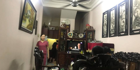 Tập thể tầng 2 phố Nguyễn Khoái giá 2.2 tỷ, 76m2, hg Nam, Bắc