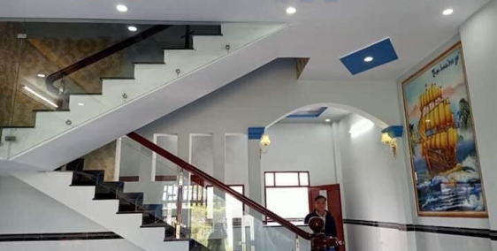 Bán nhà mặt tiền đường lớn 2pn 2wc đang có hợp đồng cho thuê giá 120tr/năm