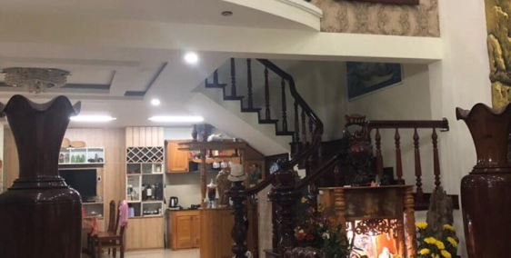 Bán căn biệt thự 4 tầng 2 mặt tiền Huỳnh Ngọc Huệ. Đường 10,5m và 5,5m LH gấp