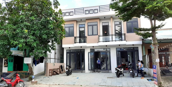 Bán nhà mặt tiền đường đã hoàn thiện, 100m2, thổ cư 100%, sổ hồng có sẵn.