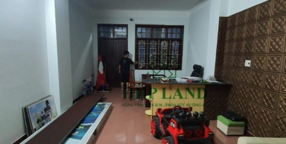 BÁN NHÀ 1 Trệt 4 Lầu MẶT TIỀN đường Đồng Khởi