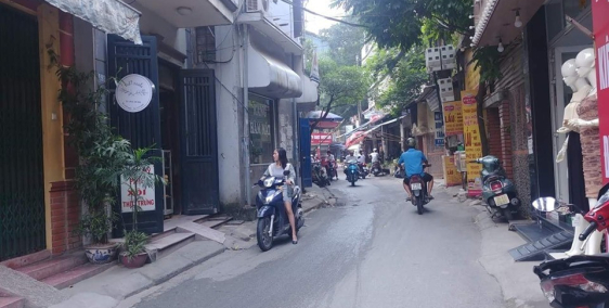 Bán Nhà Hoa Bằng Quận Cầu Giấy 67m² 3 tầng, 8.5 tỷ