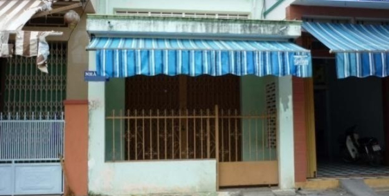 Bán nhà nát Cấp 4 nằm trên MT Tỉnh Lộ 10, Bình Chánh, giá 1,2 tỷ