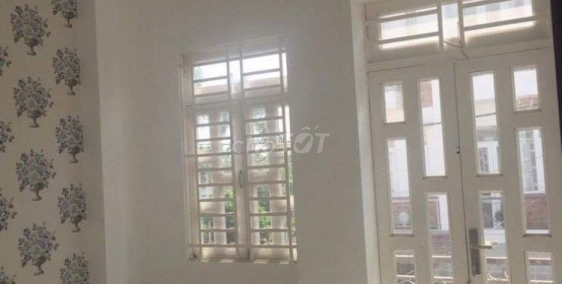 Bán lỗ căn nhà 5x20m nằm ngay Hương lộ 2 vào 50m, sổ hồng chỉ 700Triệu.