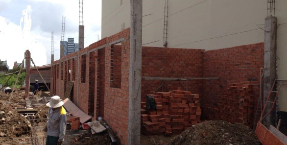 Nhà trọ đang xây được 50%, cần sang lại gấp 1 kiot+10p . 6x21m . giá 1 tỷ  5 .