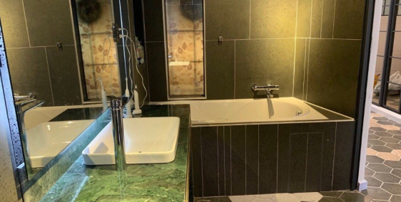 Bán hoặc cho thuê KS mặt tiền Bạch Đằng, Hầm 7 lầu. Khu sân bay sầm uất