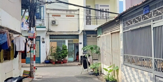 Bán nhà hẻm xe hơi đường Lê Thúc Hoạch, DT 4m x 11.6m, nhà 2 lầu. Giá 4.5 tỷ.