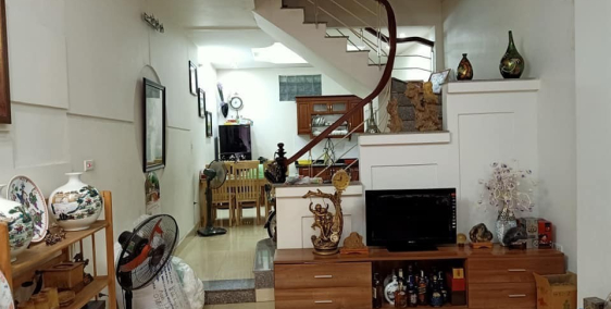 NHÀ PHỐ GIÁP NHẤT CẦN BÁN, NHÀ ĐẸP 32M2, MT 4M.RA NGÃ TỬ SỞ CHỈ TRONG NỐT NHẠC.