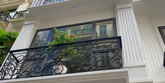 Bán nhà Giảng Võ 40m2, 6 tầng, mt 4m, thang máy, 4.6 tỷ.