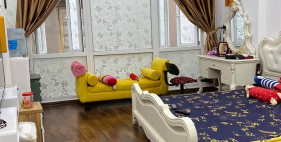 Bán nhà ngõ 678 La Thành giá 3.35 tỷ, 35mx5T, MT 4m, đẹp ở luôn