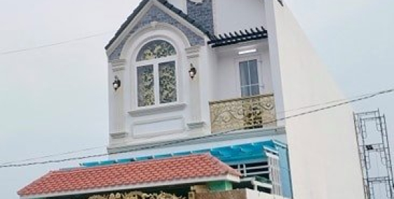 Bán gấp căn nhà 1 trệt 1 lầu gần chợ, gần trường học, dân cư sầm uất.