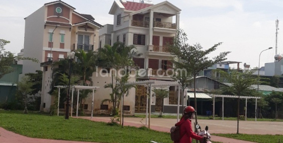 Bán gấp nhà đôi 10x20m, 2 sổ riêng biệt, đang được làm văn phòng.