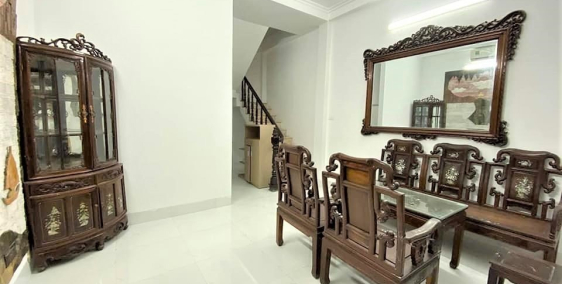 Bán nhà Đống Đa, 4 tầng, nội thất xịn, sát ô tô, hơn 2,5 tỷ.