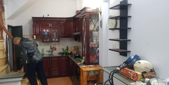 Bán nhà đẹp 30m2*6T, ngay cạnh trường THPT Thăng Long, ngõ rộng giá 2.5 tỷ