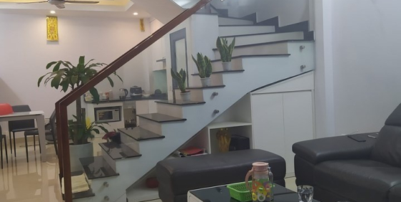 Bán nhà cực đẹp Nguyễn Đức Cảnh, phía trước sân vườn, 51m2 giá 3.6 tỷ.