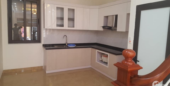 Cần bán nhà: Lô góc 3 mặt thoáng phố Nguyễn Đức Cảnh. 40m x 4T. 2,65 tỷ.