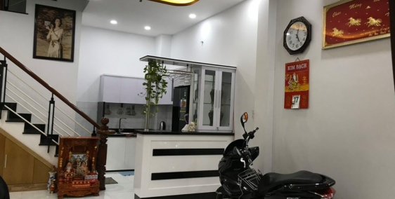 Bán lại nhà đẹp 2 lầu + sân thượng Nguyễn Trãi, Q5, DT 35m2, giá 4 tỷ