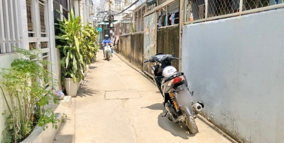 Bán gấp nhà 1 lầu hẻm 160 Nguyễn Văn Quỳ, P. PT, Q7.