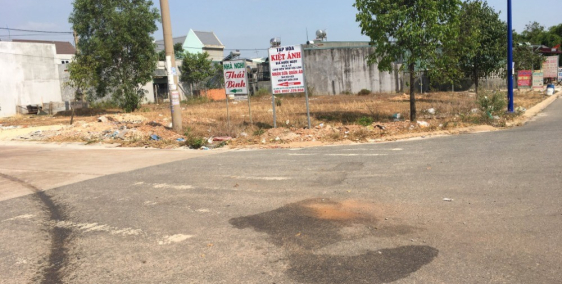 Chính chủ, Cần bán gấp 300m2 lô góc 2MT đường nhựa, khu Golden City, Bến Cát BD