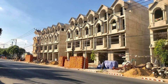 Tôi chính chủ cần bán gấp lô đất 100m2 (5*20) đường 22m giá 28tr/m vĩa hè 5m.