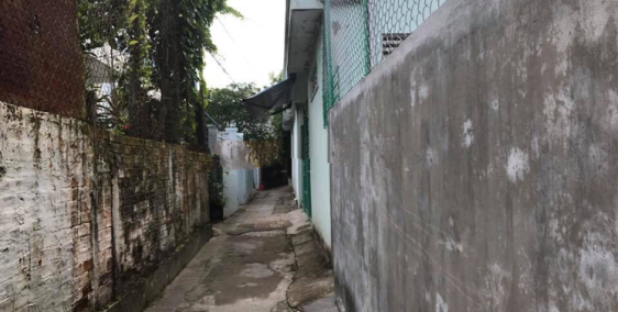 Cần bán hai can nhà giá siêu rẻ, vị trí thuận lợi gần chợ, siêu thị, trường học,