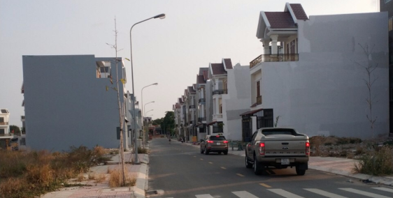 chinh chủ cần bán nhanh lô đất thổ cư  100%, khu dân cư sầm uất, tiên kinh doanh