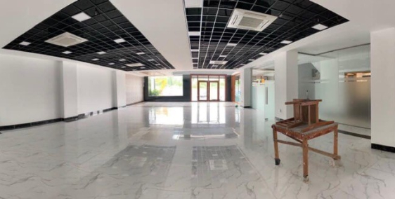 Cho thuê mặt bằng tầng trệt, rộng dãi, mặt tiền đường Nguyễn Xuân Hợp