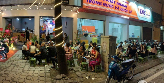 Cho thuê nhà làm Café mặt phố Hoàng Văn Thái: 90m2, mặt tiền 6m.