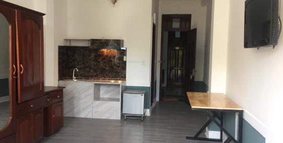 Cần cho thuê gấp nhà 3 tầng MT đường Ông Ích Đường, Gồm 5 PN, 6 Toilet rộng ra