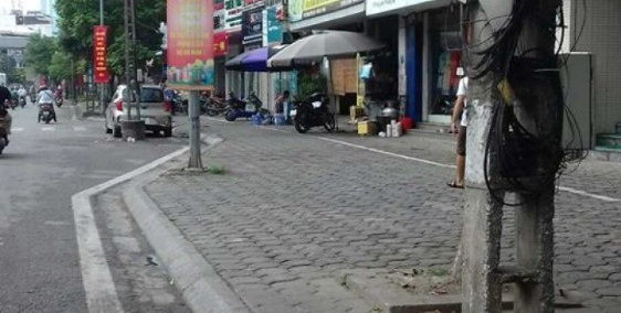 Cho thuê nhà mặt phố Trần Nhân Tông,diện tích 77m2