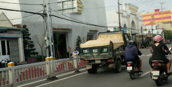 Cho thuê nhà mặt tiền 25 phòng làm khách sạn đường 30/04