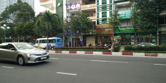 Cho thuê  6 Phòng, 3 lầu, mặt tiền đường Nguyễn An Ninh