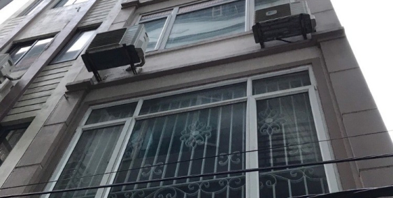 chính chủ nhờ cho thuê nguyên căn 5 tầng nội thất bằng gỗ hịn ở phố vĩnh phúc HN