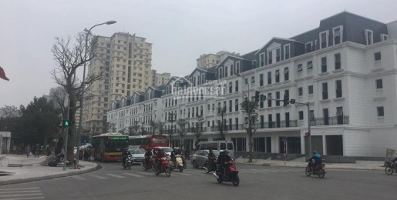 gia đình cần nhượng lại căn liền kề tại B4 Nam Trung Yên, Cầu Giấy