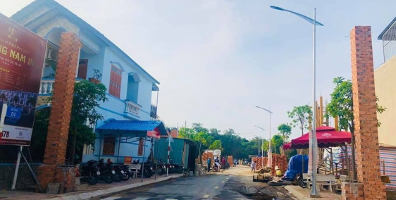 Cần bán gấp nhà phố sân vườn 1 trệt, 2 lầu trước tết ngay trung tâm Dĩ An