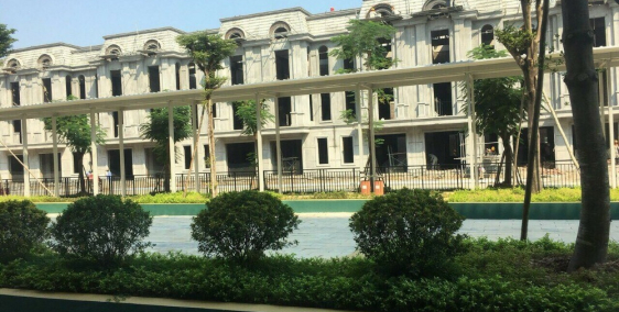 BÁN LIỀN KỀ 130M2 VIEW CÔNG VIÊN, GẦN TRUOFNG HỌC, KHU MUA SẮM