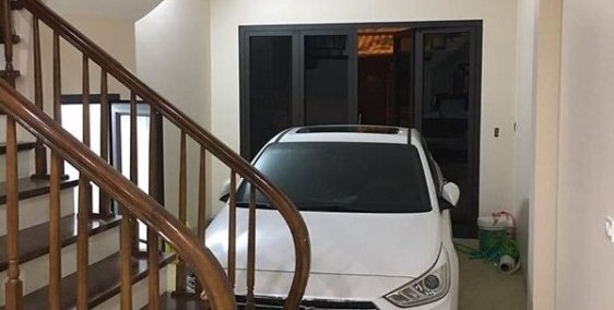 Nhỉnh 6 tỷ trao tay sổ đỏ nhà 45m2 ngay sát mặt đường Bưởi, ô tô vào nhà