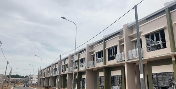 nhà mới xây diện tích 80m2, gần siêu thị Vinmart và đại học Việt Đức