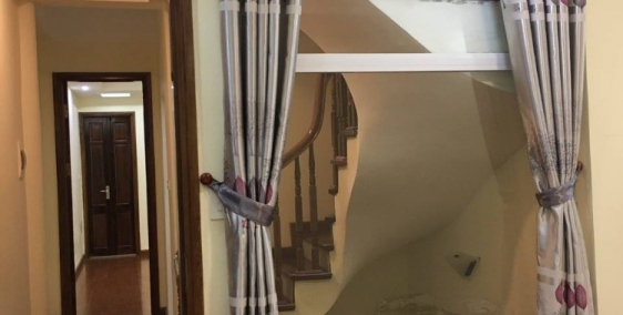 BÁN NHÀ TRẦN QUÝ CÁP SÁT CẠNH GA HÀ NỘI OTO ĐỖ CỬA  55m2 x 6 tầng, MT 4,8m. Gía