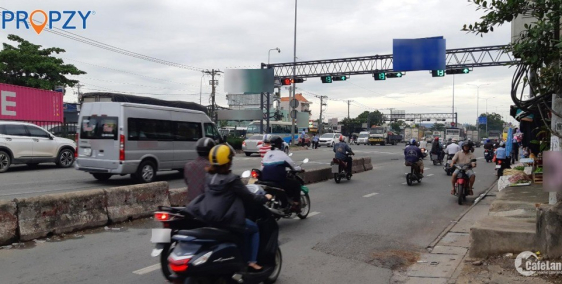 MT Quốc Lộ 22 cách Ngã 4 Hóc Môn 100m, Diện tích 5x8m, 1 trệt 1 lầu 2 PN, mới