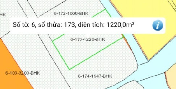 Còn một miếng đất vườn vuông vức, một mặt rạch, một mặt đường 7m