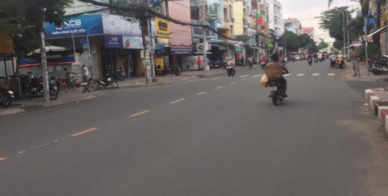 Cần bán nhà 3.5 Tấm, Dt 4x19m, đường số 10, P13, Q6. Vị trí cực đẹp,