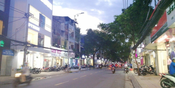 Cần tiền bán gấp nhà MT Phạm văn bạch . P 12 Gò Vấp, chỉ 7,6 tỷ.LH: 0906890657