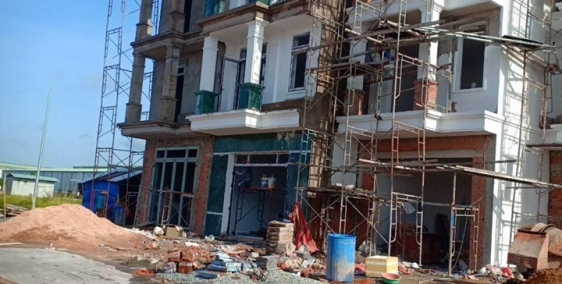 Bán Gấp nhà mặt phố liền kề 2 lầu  gần 200m2 khu vực gần Vòng Xoay Nam Tân Uyên