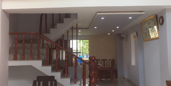 CẦN BÁN NHÀ 2 TẤM BÌNH DƯƠNG : 3 PHÒNG NGỦ, 4 TOILET.